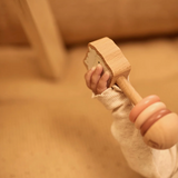 Hochet en bois | Alpaga