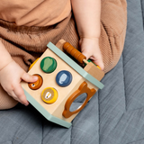 Petit cube d'activités en bois